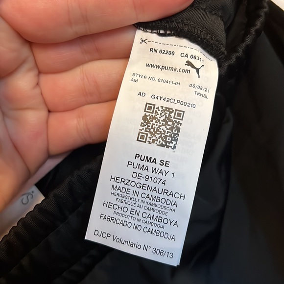 PUMA Classic Track Pant with Cat Logo, Contrast Leg Stripe and Pockets - Picture 7 of 12